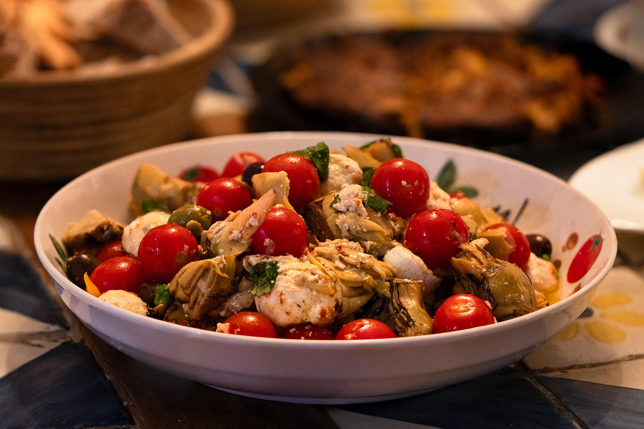 Artichoke and cherry tomato salad with mozzarella